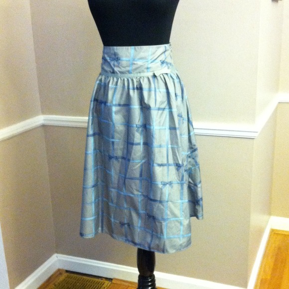 📦SOLD***597. Isaac Mizrahi Grey & Blue Bow Skirt