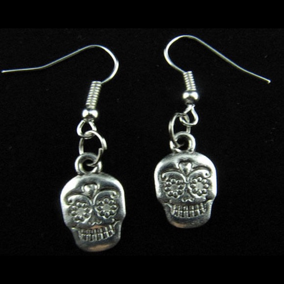 Jewelry - Skull earrings