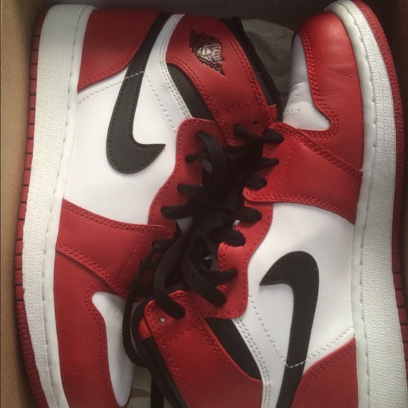 Retro Jordan 1 - Picture 1 of 2