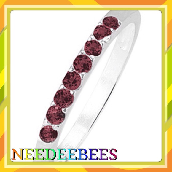 Jewelry - Sterling silver garnet ring