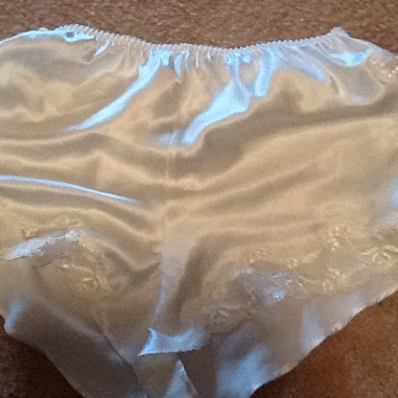 White silk and lace bottoms🍥🍥