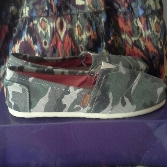 Camo Toms