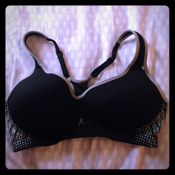 Black supportive sports bra