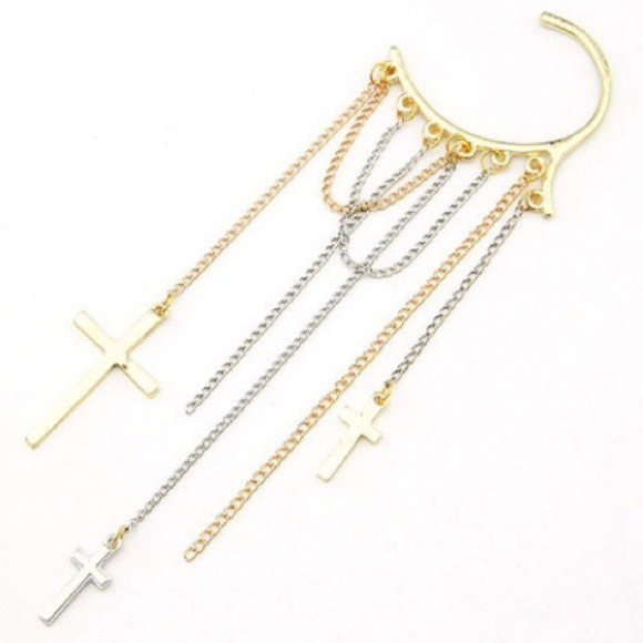 🌟Very Chic Ear Cuff🌟