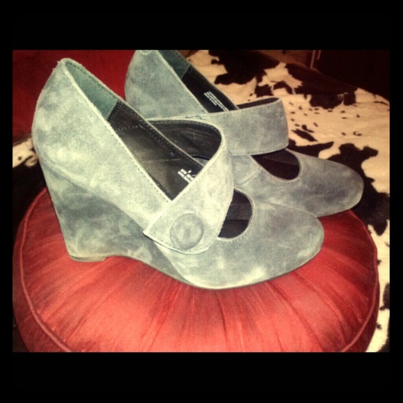 Born Crown heels