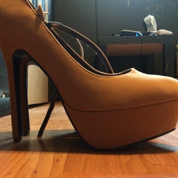 tan "suede" Mary Jane heel