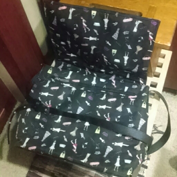 Sold in bundle NICOLE MILLER LAPTOP/BOOK CASE - Picture 4 of 4