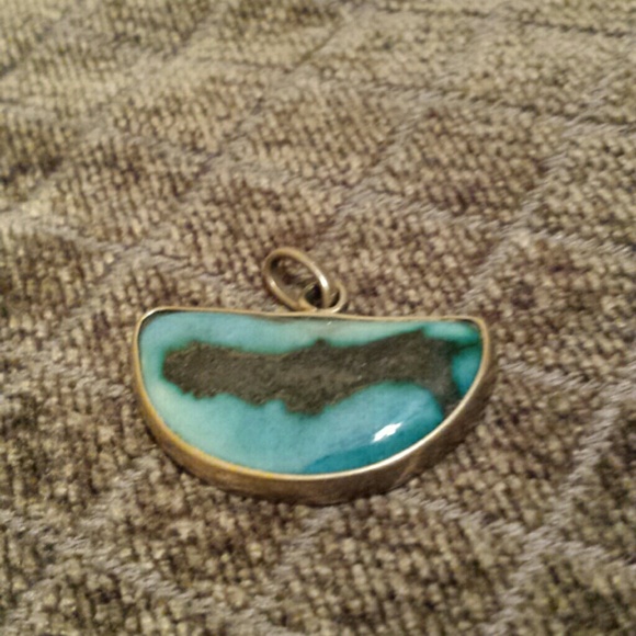 Very neat turquoise pendant in silver half circle - Picture 1 of 3