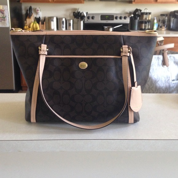 100% authentic coach bag. FLASH SALE