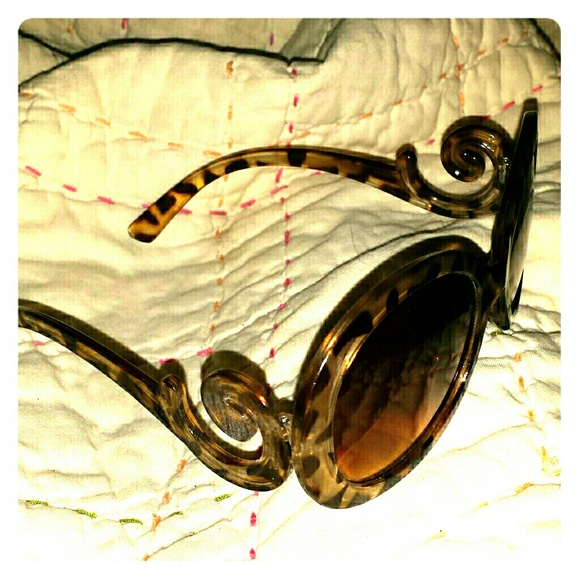 Fashion Wing  Sunglasses (New)