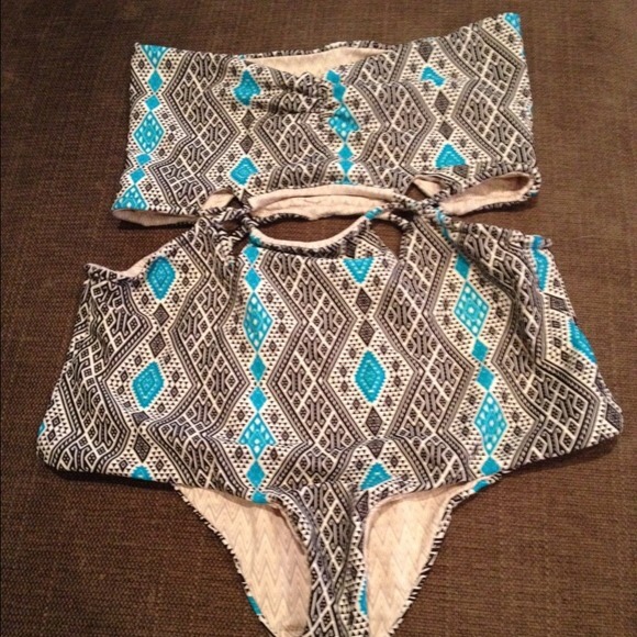🌴TRADED🌴 Acacia Swimwear Paris One Piece in Thai