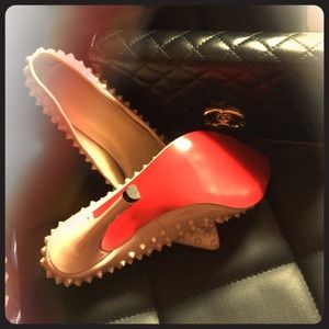 Nude color red bottom style