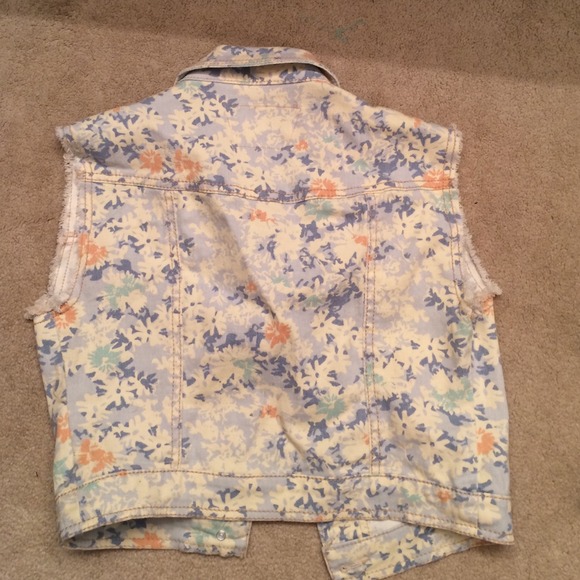 Vest - Picture 3 of 3