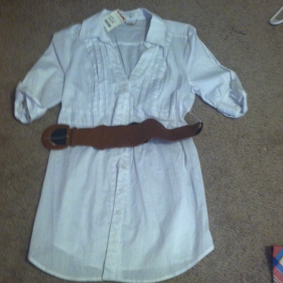 Large mid sleeve white shirt with belt brand new!