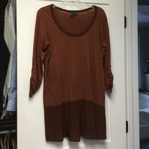 Absolutely adorable 2-tone rust colored top.