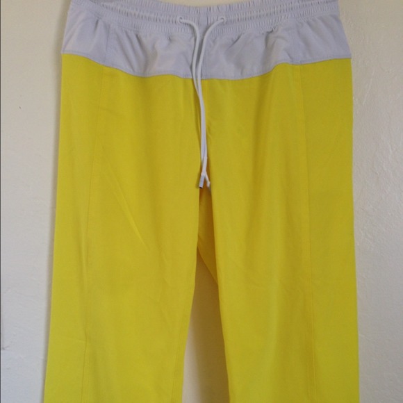 ***GONE***Lululemon Step Lively Crops