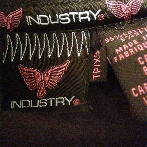 Zip up - Picture 3 of 3