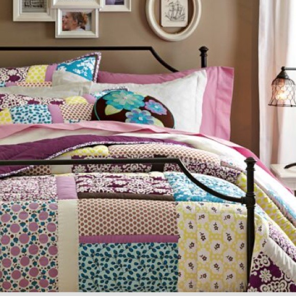In Search Of Pbteen Flora quilt Full/Queen