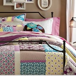 In Search Of Pbteen Flora quilt Full/Queen