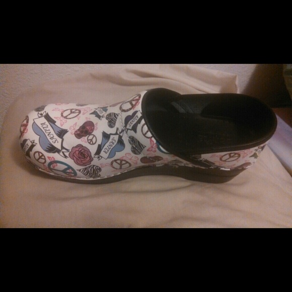 Nursing clogs