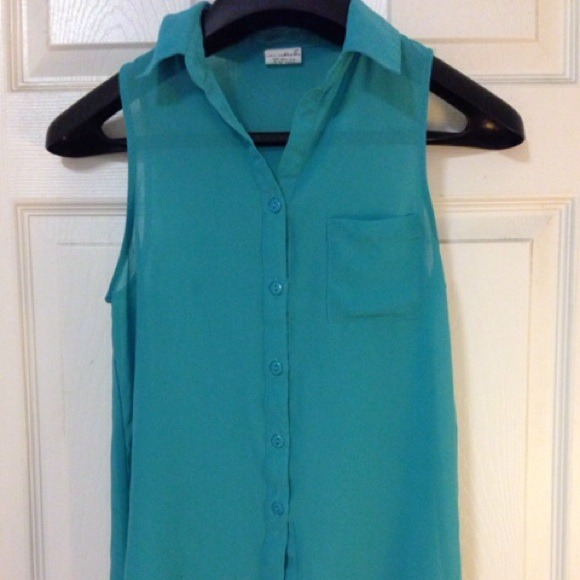 Essentials by full tilt Shear top