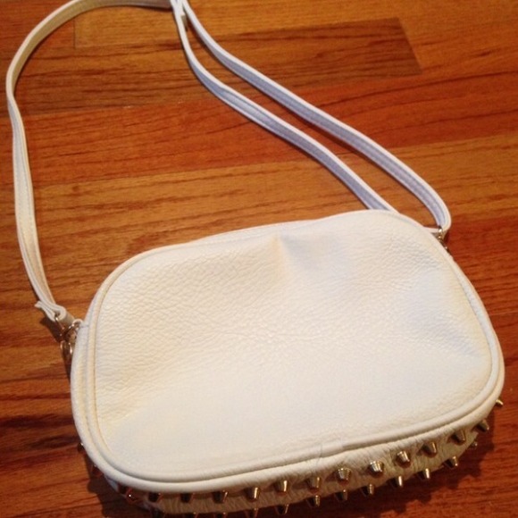 🎉Host Pick🎉White Studded Bottom Bag - Picture 2 of 4