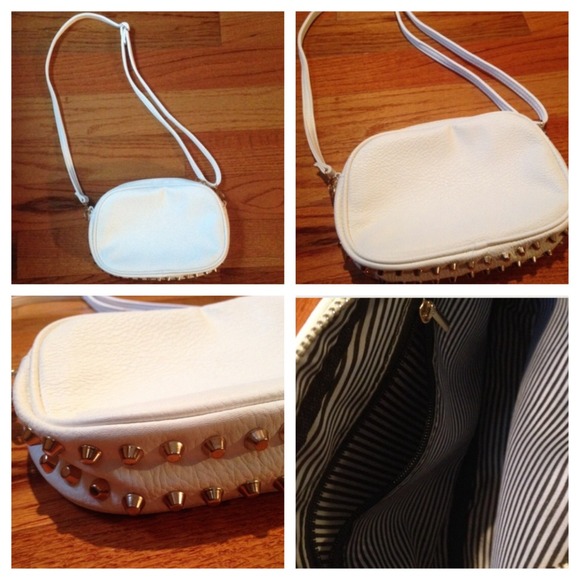 🎉Host Pick🎉White Studded Bottom Bag - Picture 4 of 4