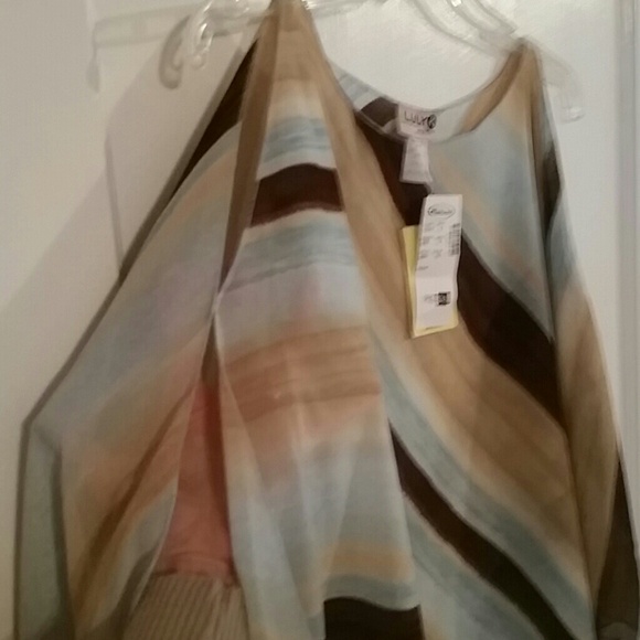 SOLD!!!!! One Size Cold Shoulder Bat Wing Top - Picture 3 of 4