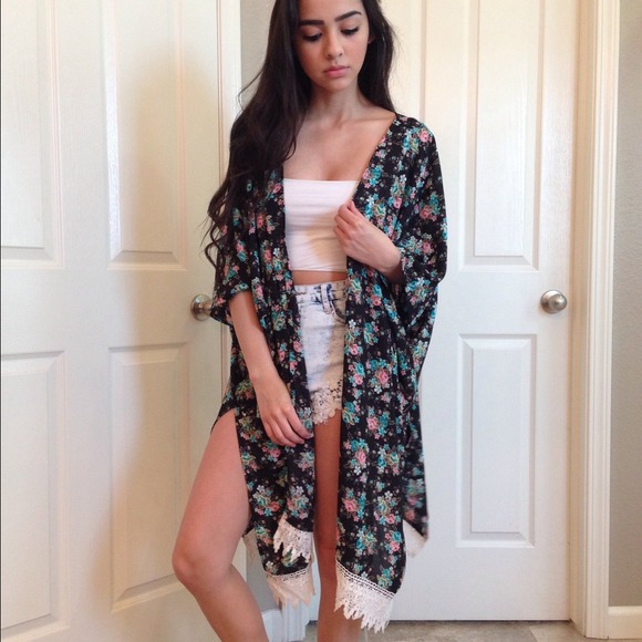 ❌SOLD❌NWT Floral Kimono