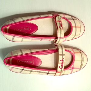 Coach flats size 6! Worn twice.