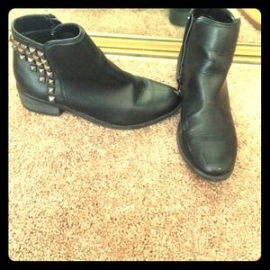 Lightly worn stud boots!