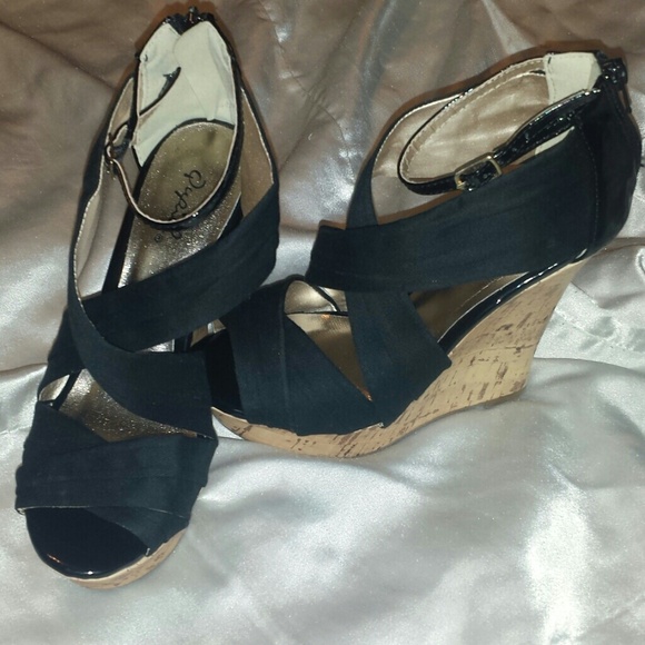 Black strapped wedges