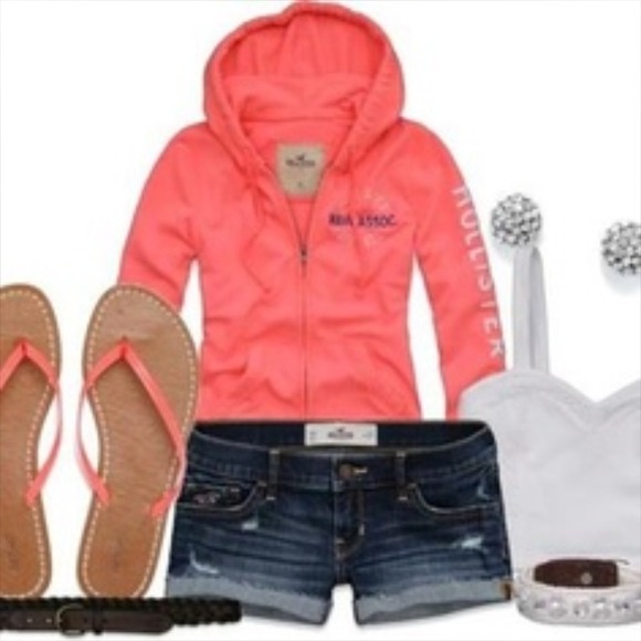 LOOKING TO BUY this hollister hoodie.