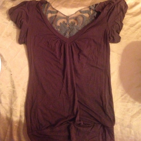 Brown t-shirt with cute lace on back