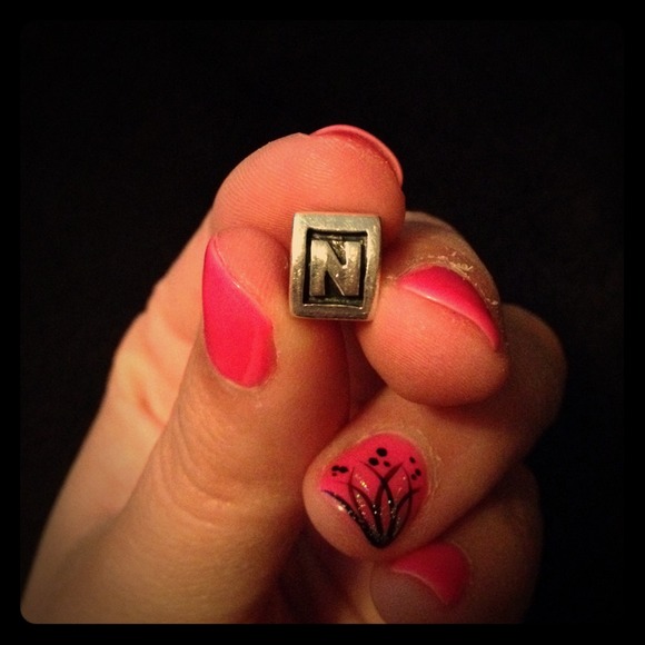 Pandora charm "N"