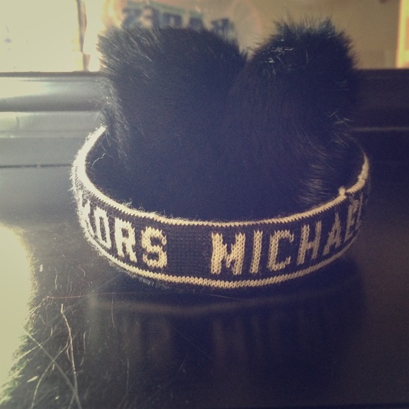 ⭐️MICHAEL KORS EAR MUFFS⭐️