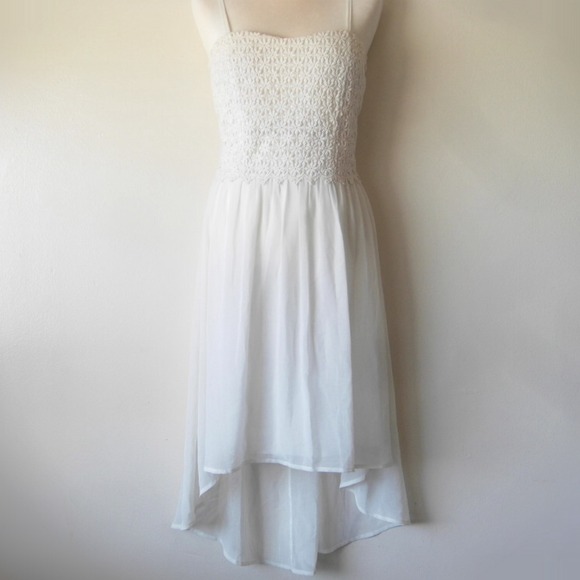 Beautiful white dress with built in bra