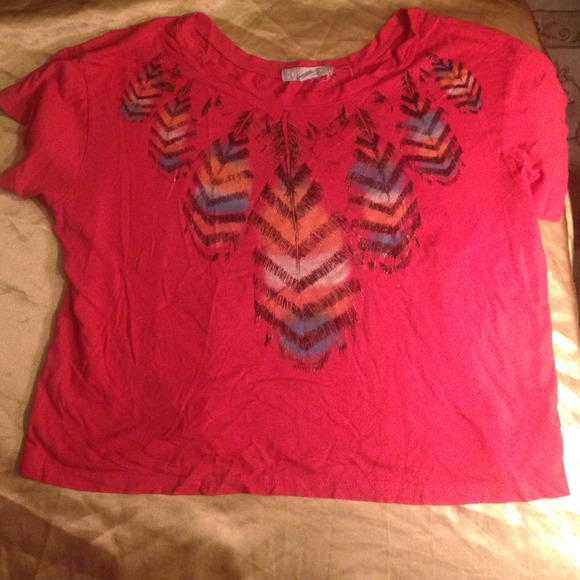 Feather designed top