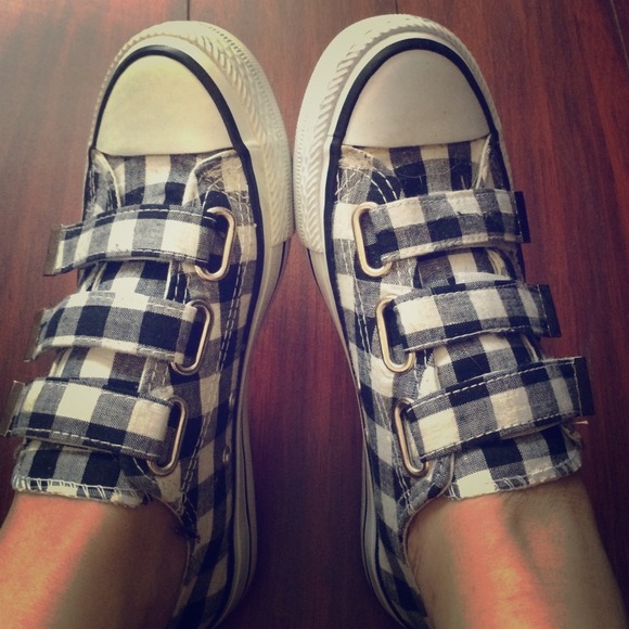 Cute black n white shoe