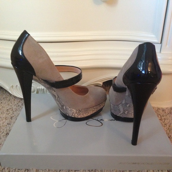 Jessica Simpson pumps ❤