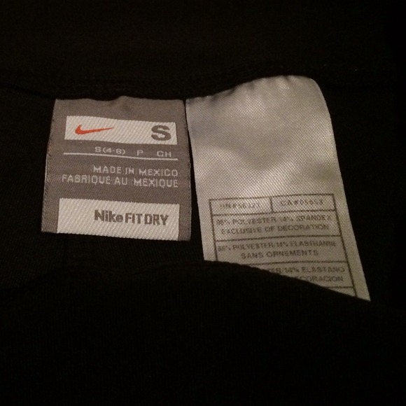 ⚡️SALE⚡️n i k e • a t h l e t i c • c a p r i - Picture 3 of 3