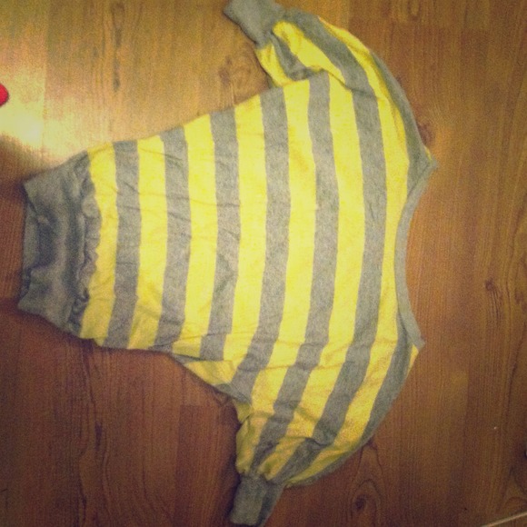 Yellow and gray striped 3/4 sleeve