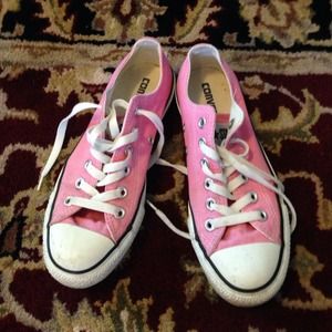 Pinks chucks size 5(women's 7)