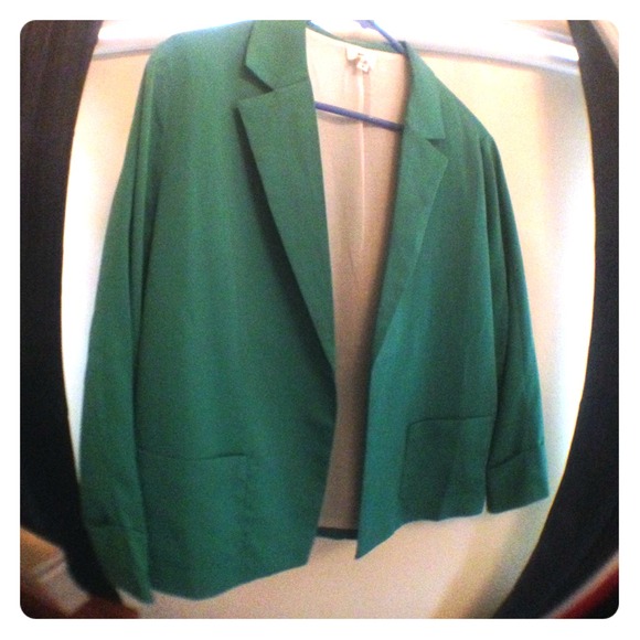 Kelly green blazer!🍀💚