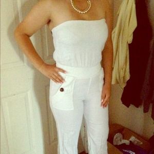 Bebe jumpsuite, white! size 4, Im 7 fit ok