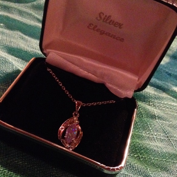 Sterling silver and opal necklace never worn !