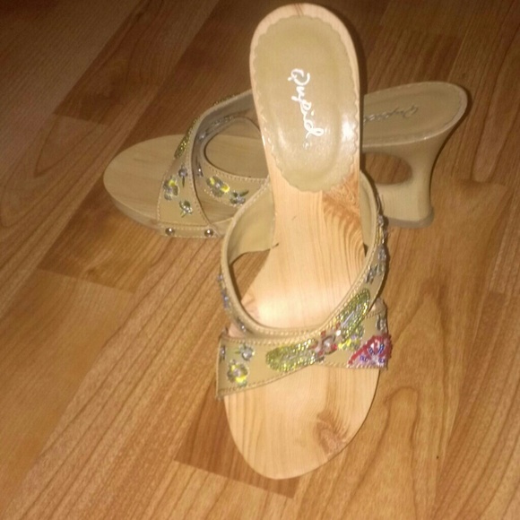Shoes - Picture 3 of 4