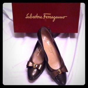 Salvatore Ferragamo women's size 7.5M