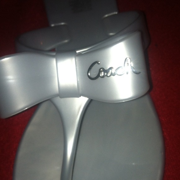 💢SOLD💢. BN SILVER COACH FLIP FLOPS - Picture 4 of 4