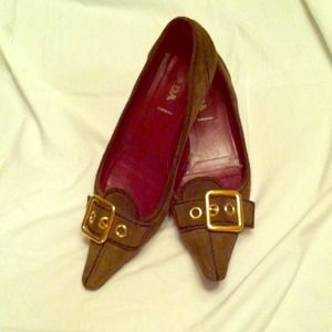 Prada pointed toe 7.5M